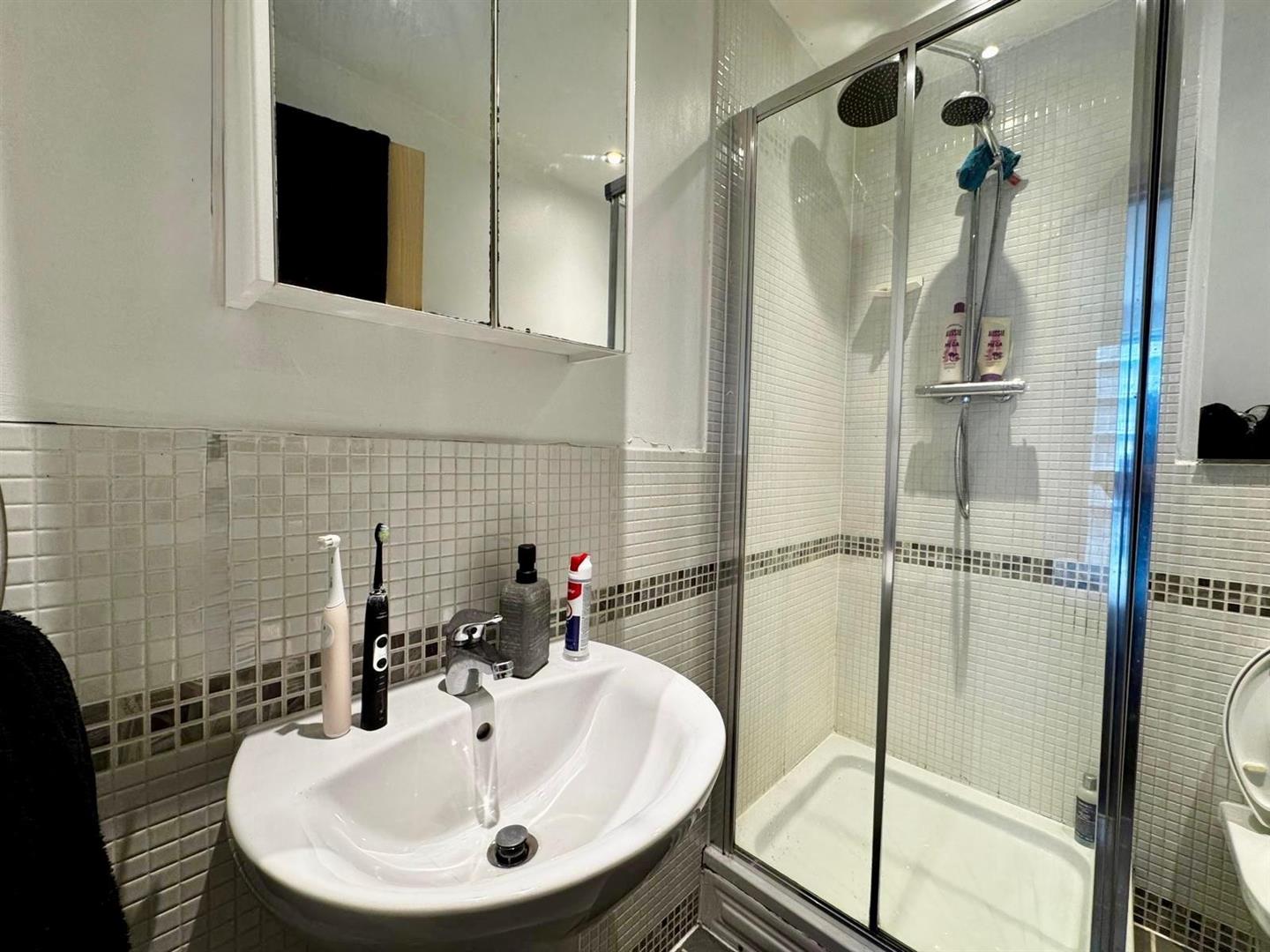 2 Bedroom Apartment To Buy image 9